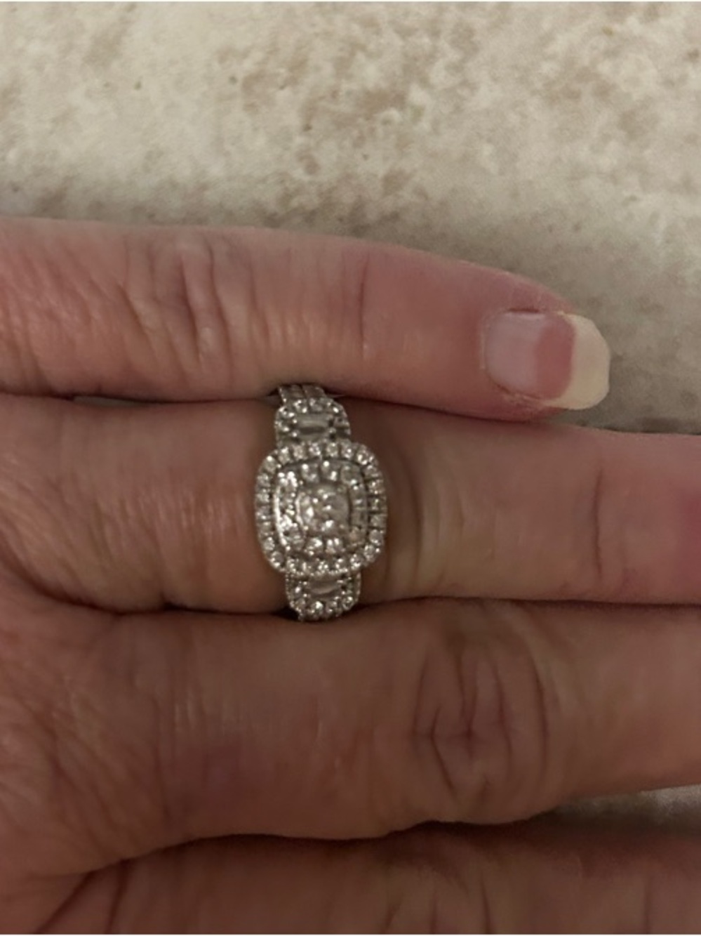 Vera Wang 14 kt White GoldHalo Diamond Cluster Engagement Ring - White